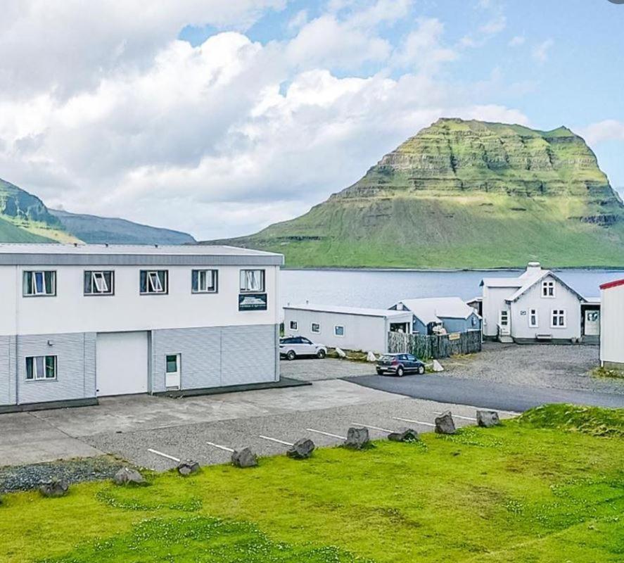 Stoeth Guesthouse And Apartments Grundarfjordur Exterior photo